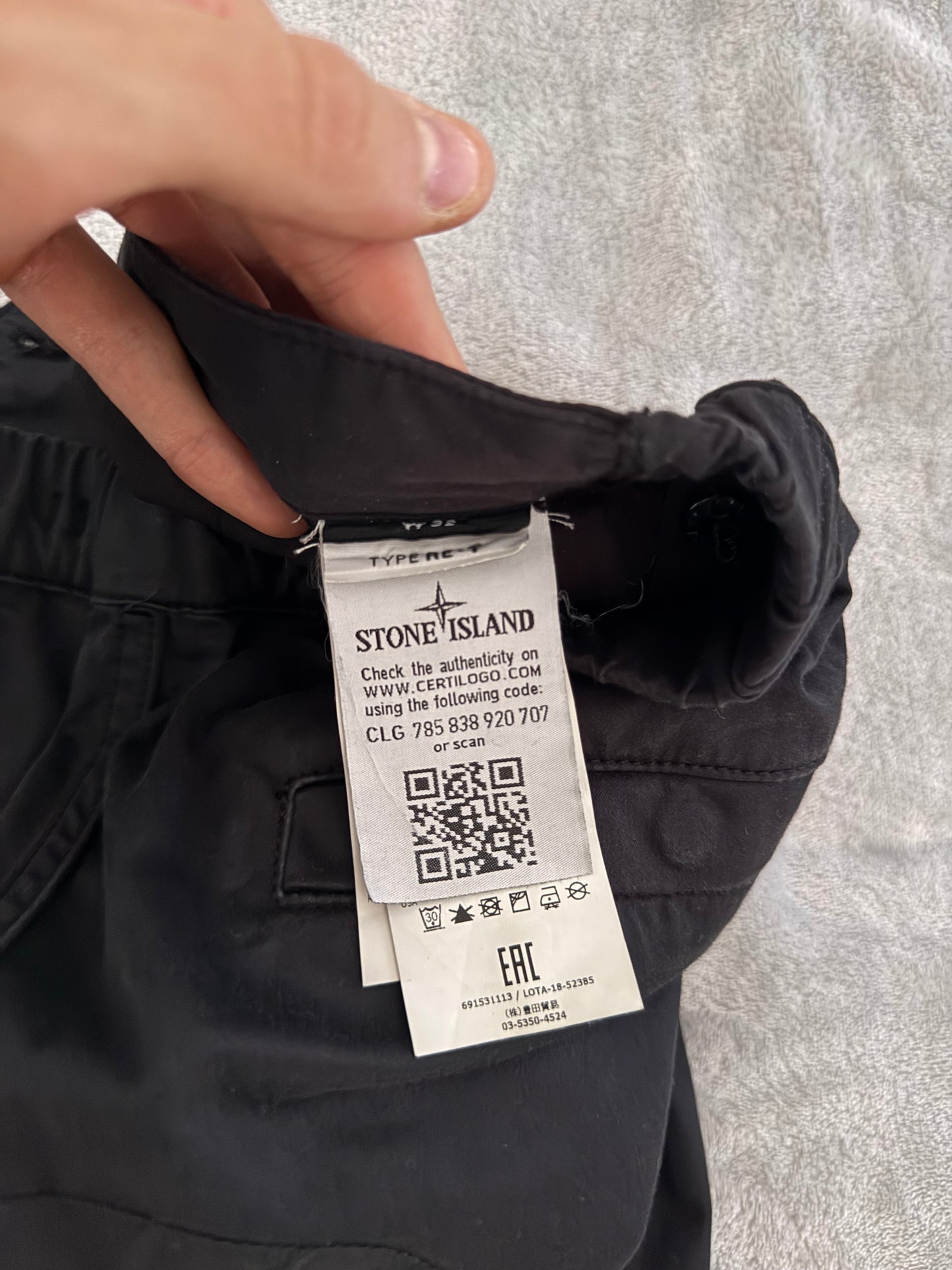 Stone Island Black RE-T Cargo Trousers - W32
